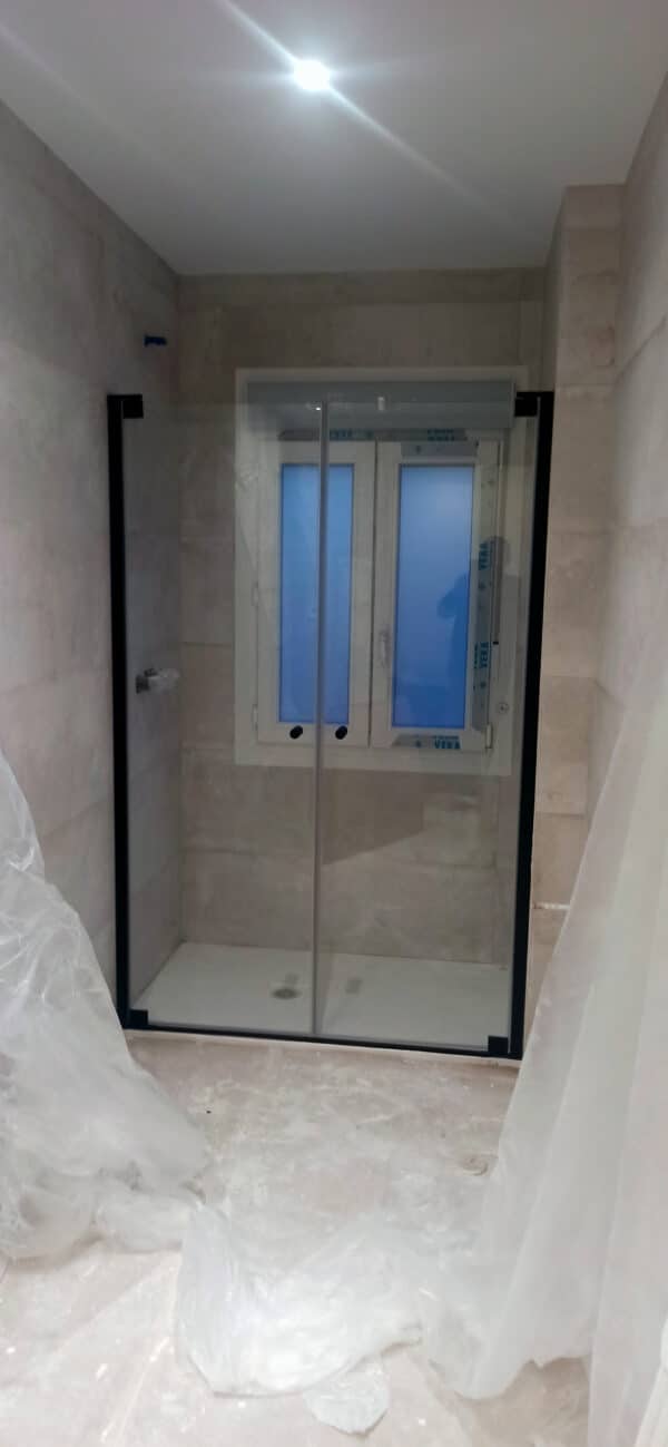 FURO-B12_Customers_Shower-enclosure-made-to-measure-(14)
