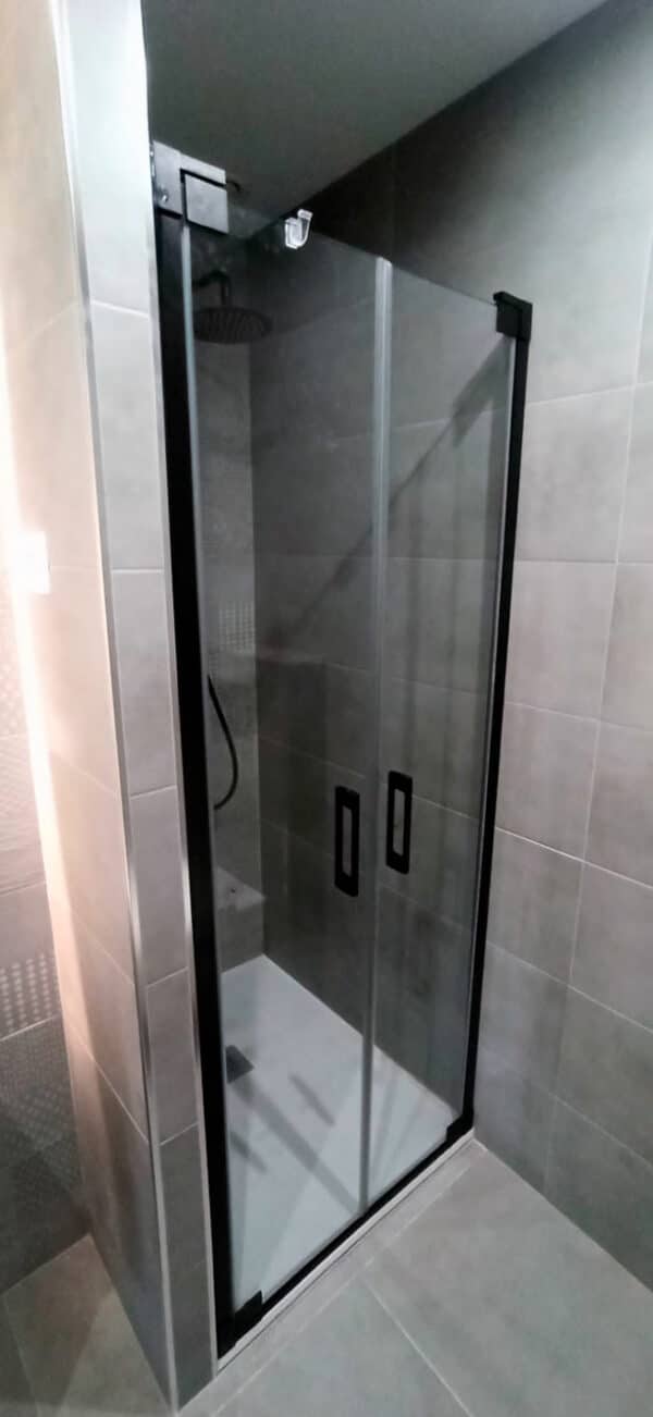 FURO-B12_Customers_Shower-enclosure-made-to-measure-(15)