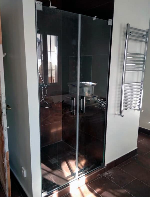 FURO-B12_Customers_Shower-enclosure-made-to-measure-(17)