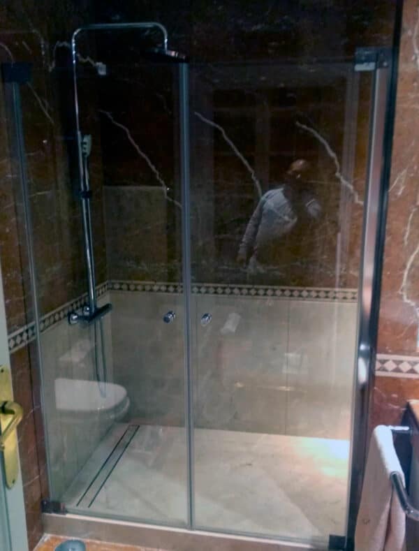 FURO-B12_Customers_Shower-enclosure-made-to-measure-(19)