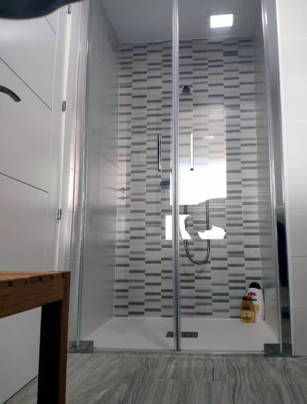 FURO-B12_Customers_Shower-enclosure-made-to-measure-(20)
