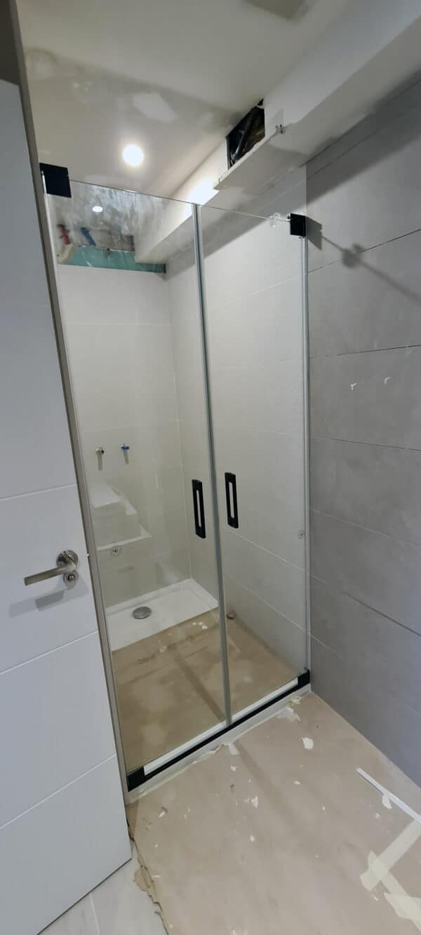 FURO-B12_Customers_Shower-enclosure-made-to-measure-(21)