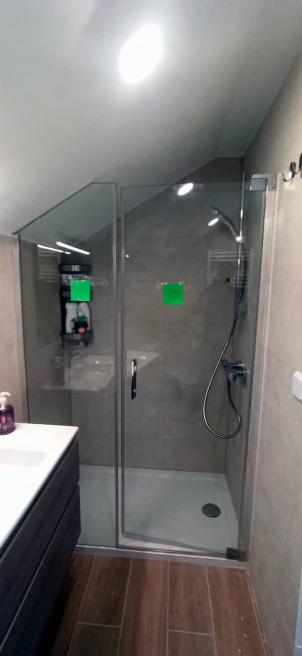 FURO-B15_Customers_Shower-enclosure-made-to-measure-(1)