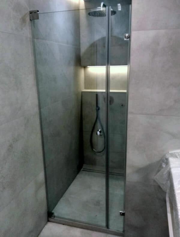 FURO-B15_Customers_Shower-enclosure-made-to-measure-(35)