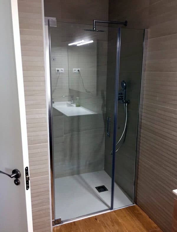 FURO-B15_Customers_Shower-enclosure-made-to-measure-(36)