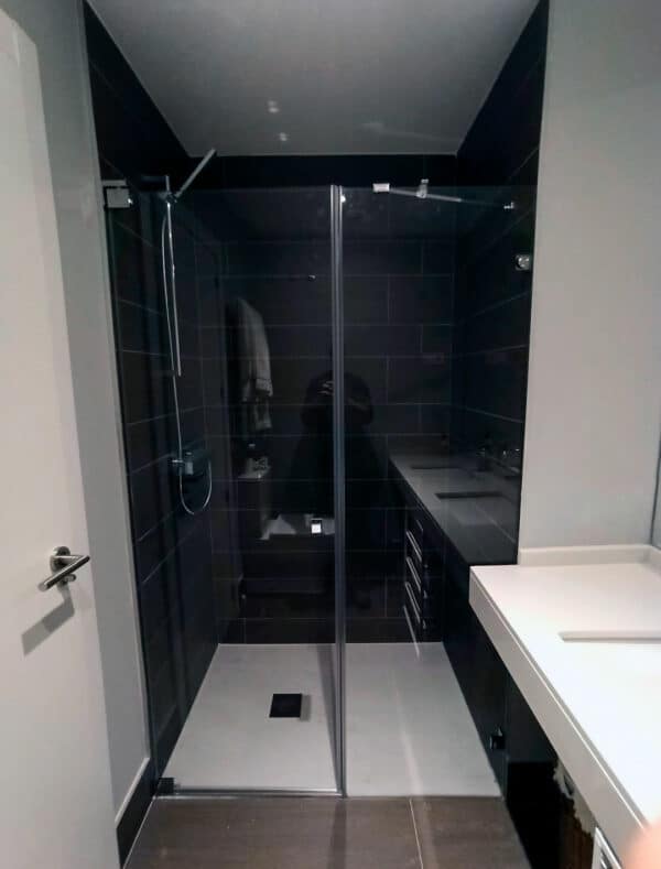 FURO-B15_Customers_Shower-enclosure-made-to-measure-(40)