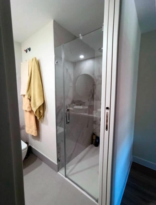 FURO-B15_Customers_Shower-enclosure-made-to-measure-(41)