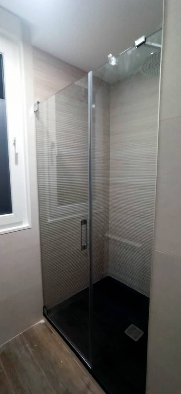 FURO-B15_Customers_Shower-enclosure-made-to-measure-(42)
