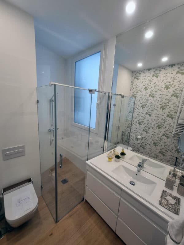 FURO-B17_Customers_Shower-enclosure-made-to-measure-(1)