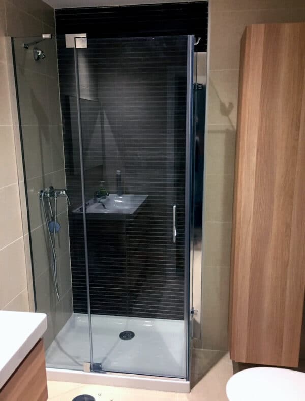 FURO-B17_Customers_Shower-enclosure-made-to-measure-(10)