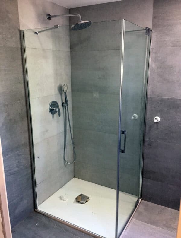 FURO-B17_Customers_Shower-enclosure-made-to-measure-(12)