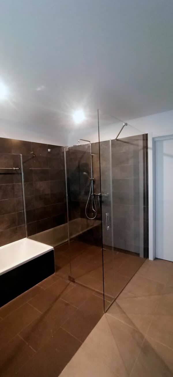 FURO-B17_Customers_Shower-enclosure-made-to-measure-(3)