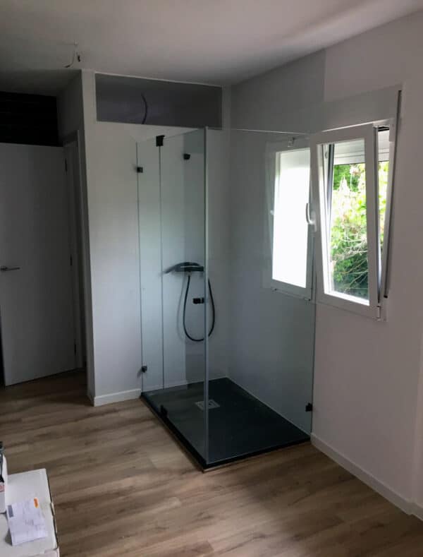 FURO-B17_Customers_Shower-enclosure-made-to-measure-(5)