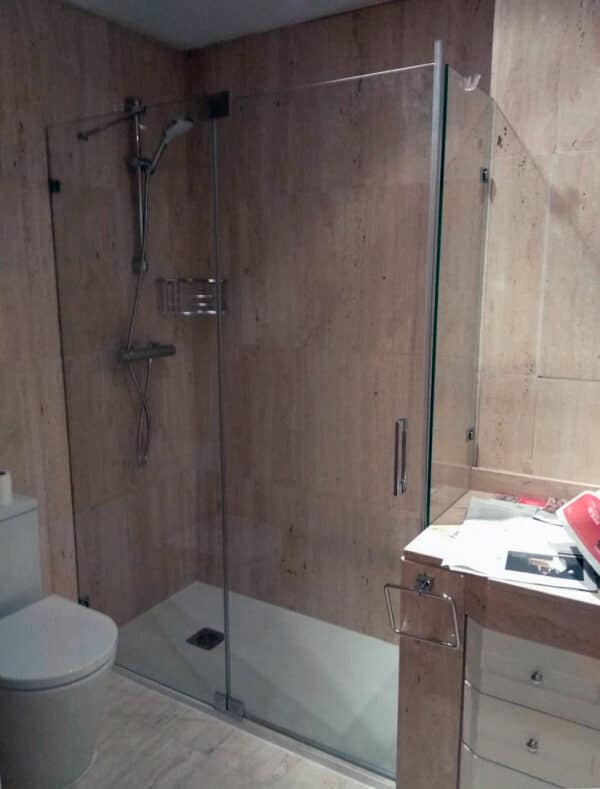 FURO-B17_Customers_Shower-enclosure-made-to-measure-(6)