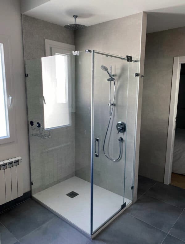 FURO-B17_Customers_Shower-enclosure-made-to-measure-(7)