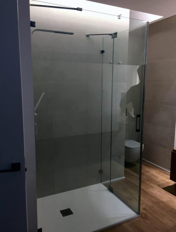 FURO-B17_Customers_Shower-enclosure-made-to-measure-(9)