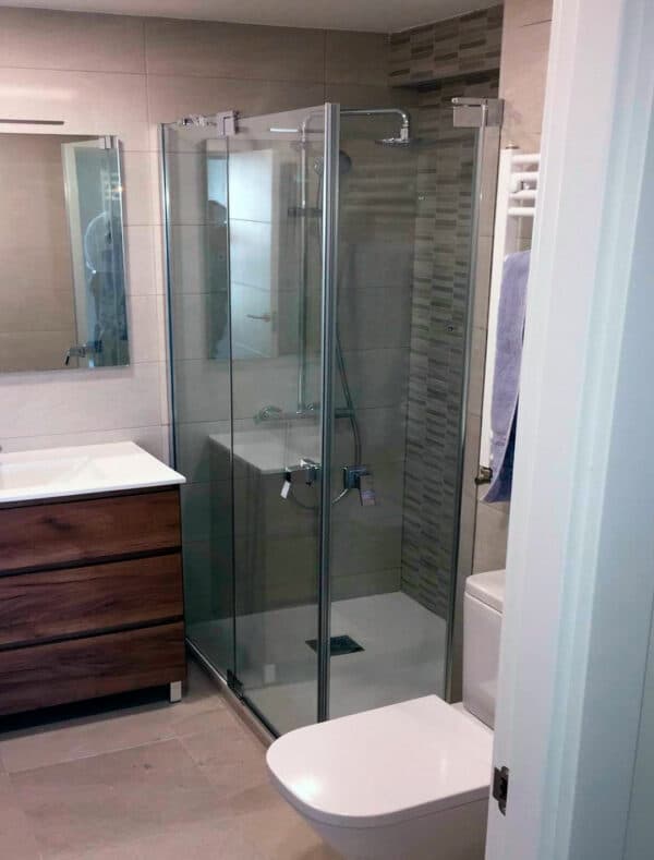 FURO-B21_Customers_Shower-enclosure-made-to-measure-(3)