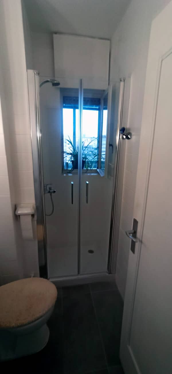 FURO-P12_Customers_Shower-enclosure-made-to-measure-(1)