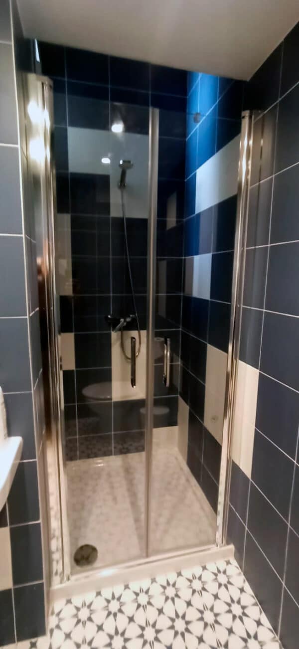 FURO-P12_Customers_Shower-enclosure-made-to-measure-(2)