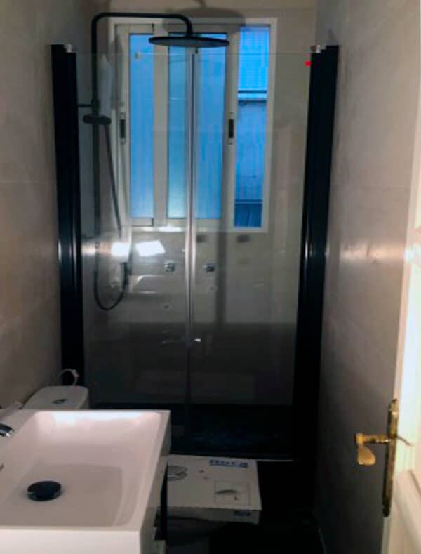 FURO-P12_Customers_Shower-enclosure-made-to-measure-(6)