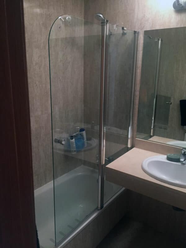WALK-IN-P05_BATHTUB_Customers_Shower-enclosure-made-to-measure-(6)