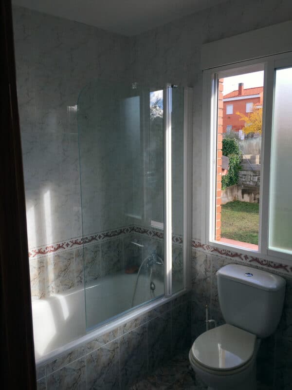 WALK-IN-P05_BATHTUB_Customers_Shower-enclosure-made-to-measure-(9)